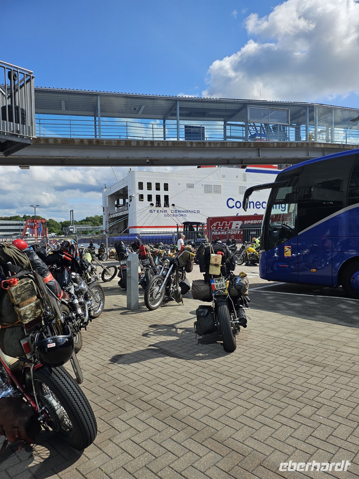 Gemeinsam mit einem skandinavischen Motorradclub
