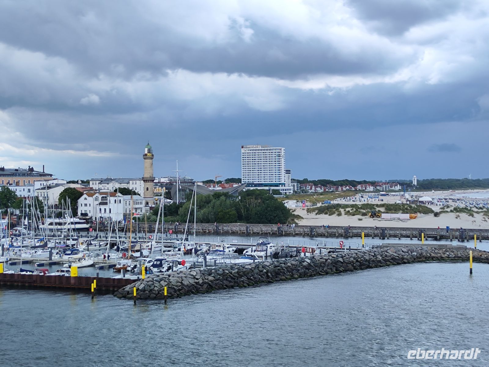 Einfahrt bei Warnemünde
