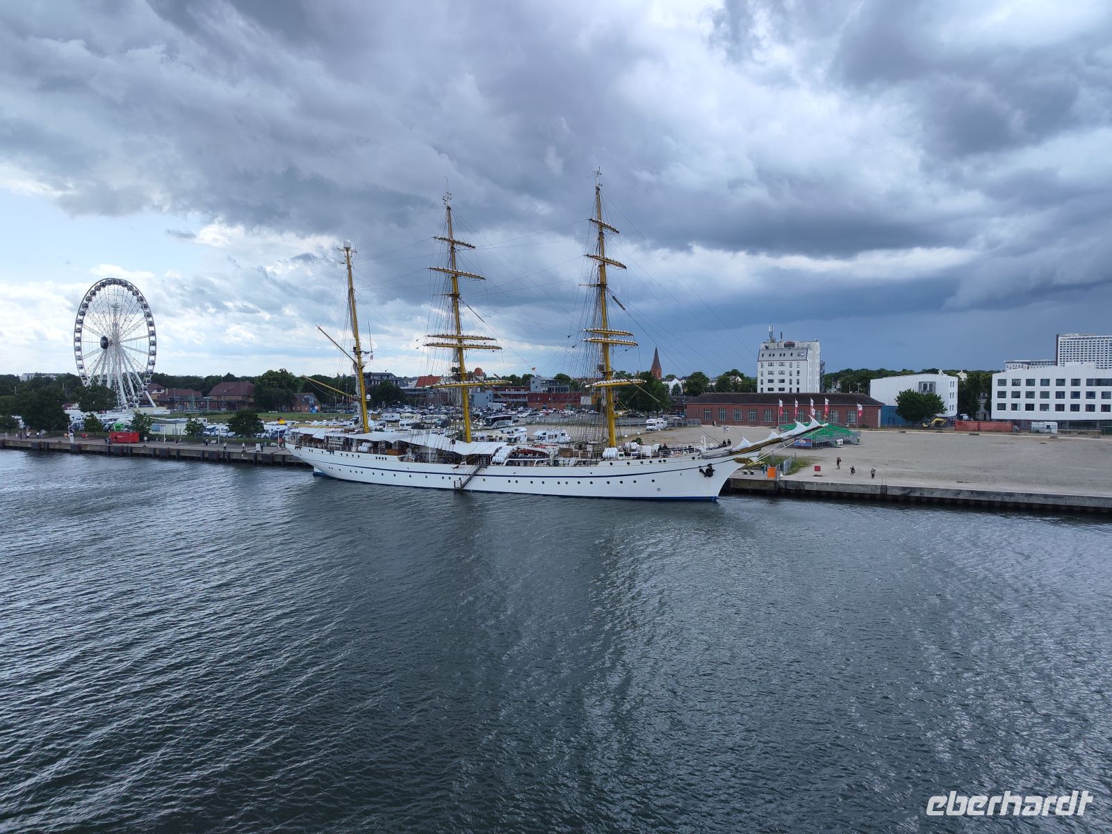 Einfahrt bei Warnemünde 2