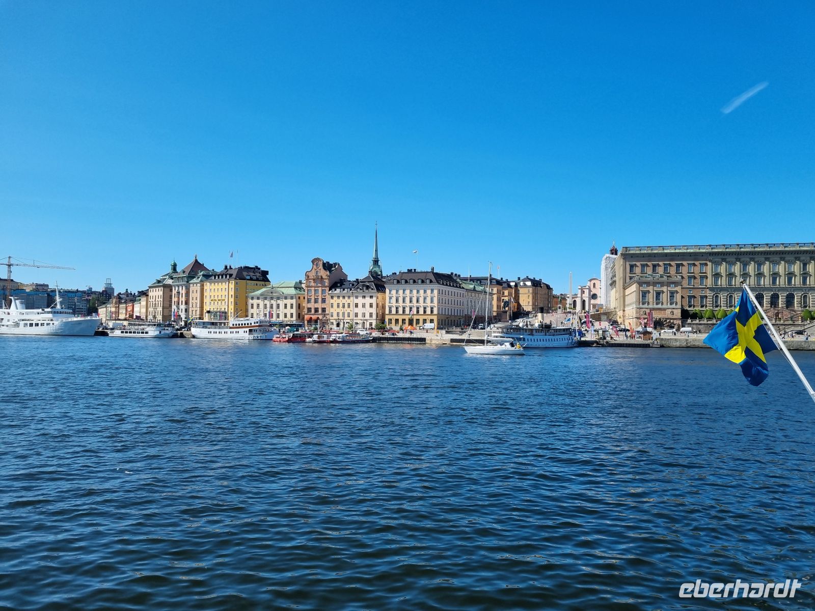 Blick von der Insel Skeppsholmen zur Altstadt Gamla Stan und dem Königlichen Schloss