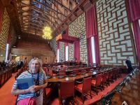 Stadshuset (Stadthaus) - Erklärungen durch Stadtführerin Renata im Ratssaal