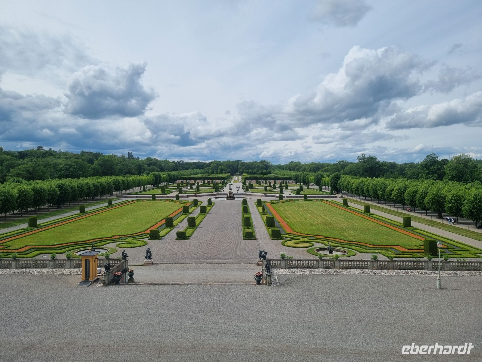 Blick vom Schloss Drottningholm in den Schlosspark