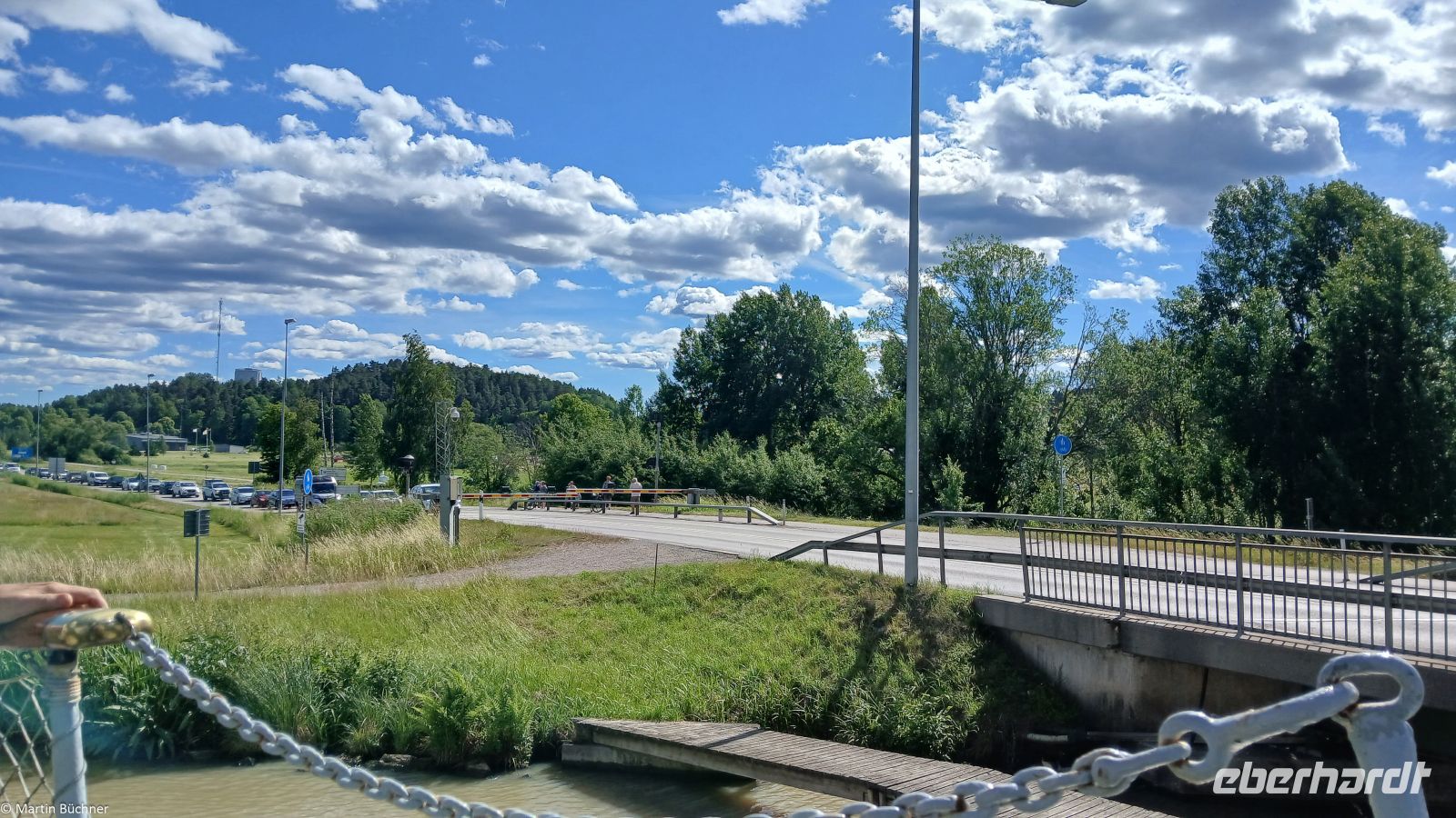 Stau auf der E22 - M/S Diana und M/S Wilhelm Tham blockieren den Verkehr aufgrund geöffneter Brücke