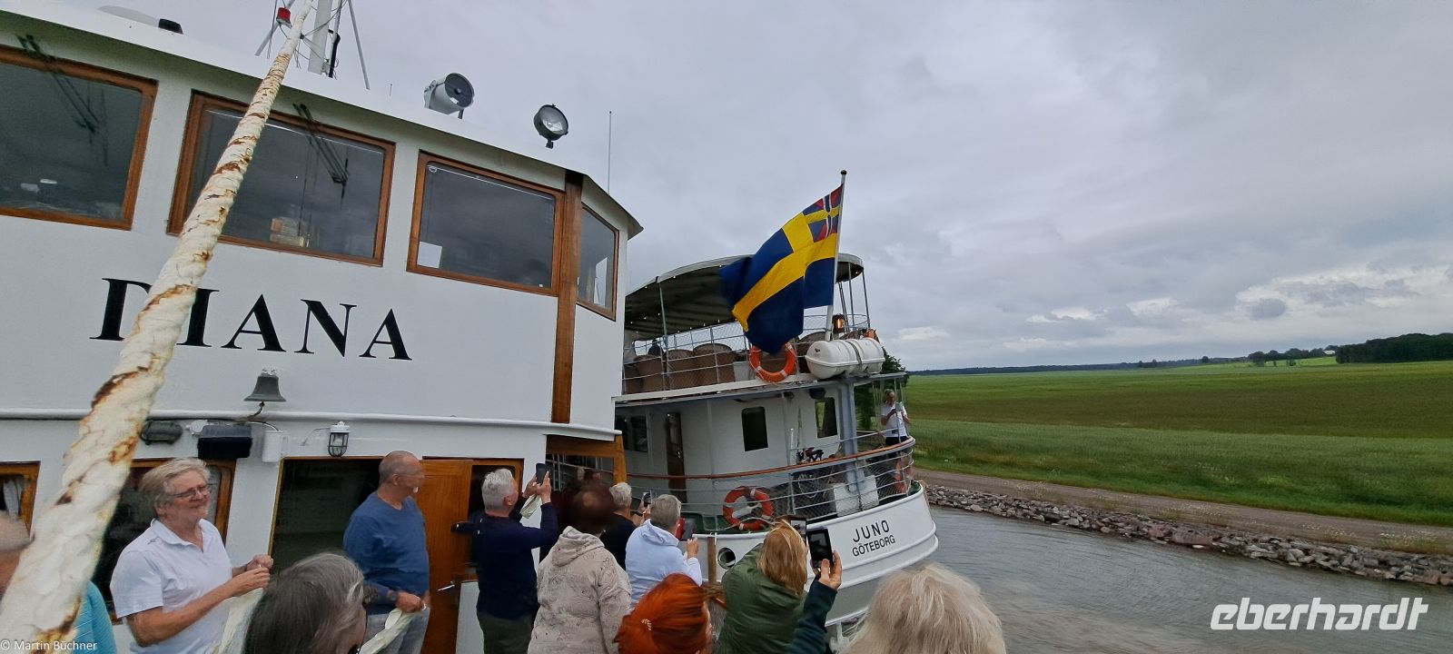 Göta Kanal - M/S Juno begegnet uns und fährt sich fest - Alltag im Kanal :-)