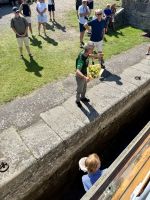 Forsvik Schleuse, Kuchen im Tausch von Blumen