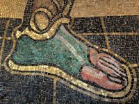 Auf goldenen Füßen