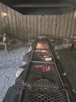 2026_Radreise_Schweden: Im Elchpark - Elchwurstgrillen &ndash; &copy; Dieter Braune (Eberhardt TRAVEL)