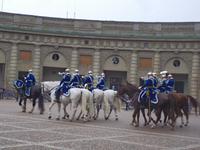 Wachablösung mit Pferden und Musik