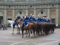 Wachablösung mit Pferden und Musik