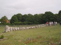 Am Schiffsgrab bei Klintehamn