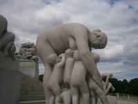 Skulptur Mutter mit Kindern