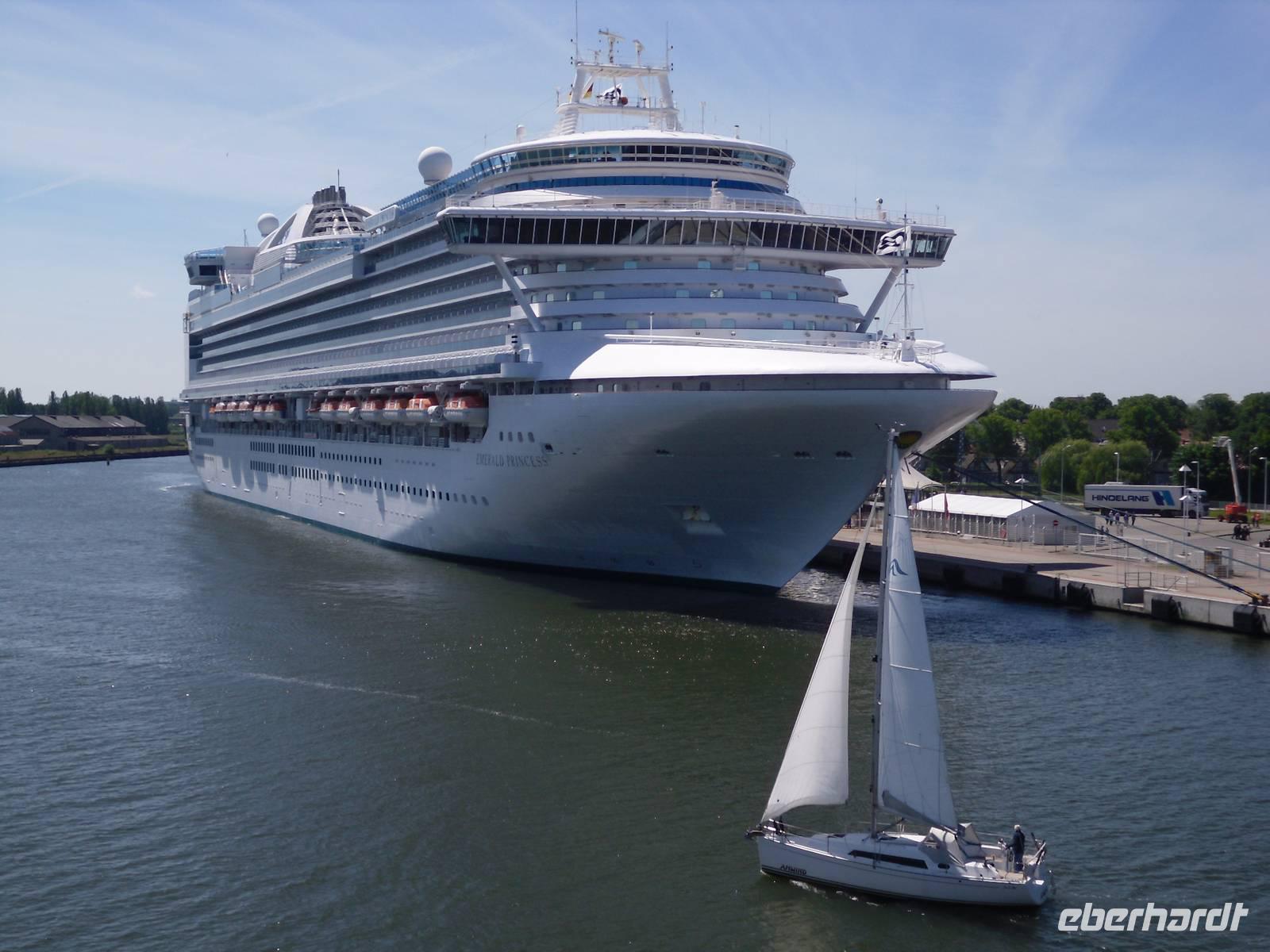 im Hafen von Warnemünde