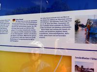 Erika beim Lesen ueber Goetakanal