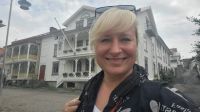 Kreuzfahrt Göta-Kanal - Reisebegleiterin Franzi auf der Insel Marstrand