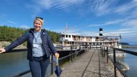 Kreuzfahrt Göta-Kanal - Reisebegleiterin Franzi vor der MS Diana