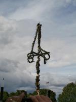 Midsommarafton Stockholm-Maibaum steht