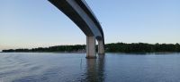 Nachtfahrt auf dem Vänern - der Sturm hat sich gelegt - Durchfahrt Torsö Brücke