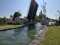 Zugbrücken geben Durchfahrt