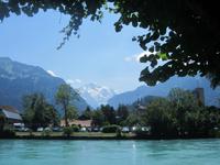 Interlaken-Spaziergang entlang der Ache