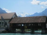 Interlaken-Spaziergang entlang der Ache