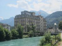 Interlaken-Spaziergang entlang der Ache