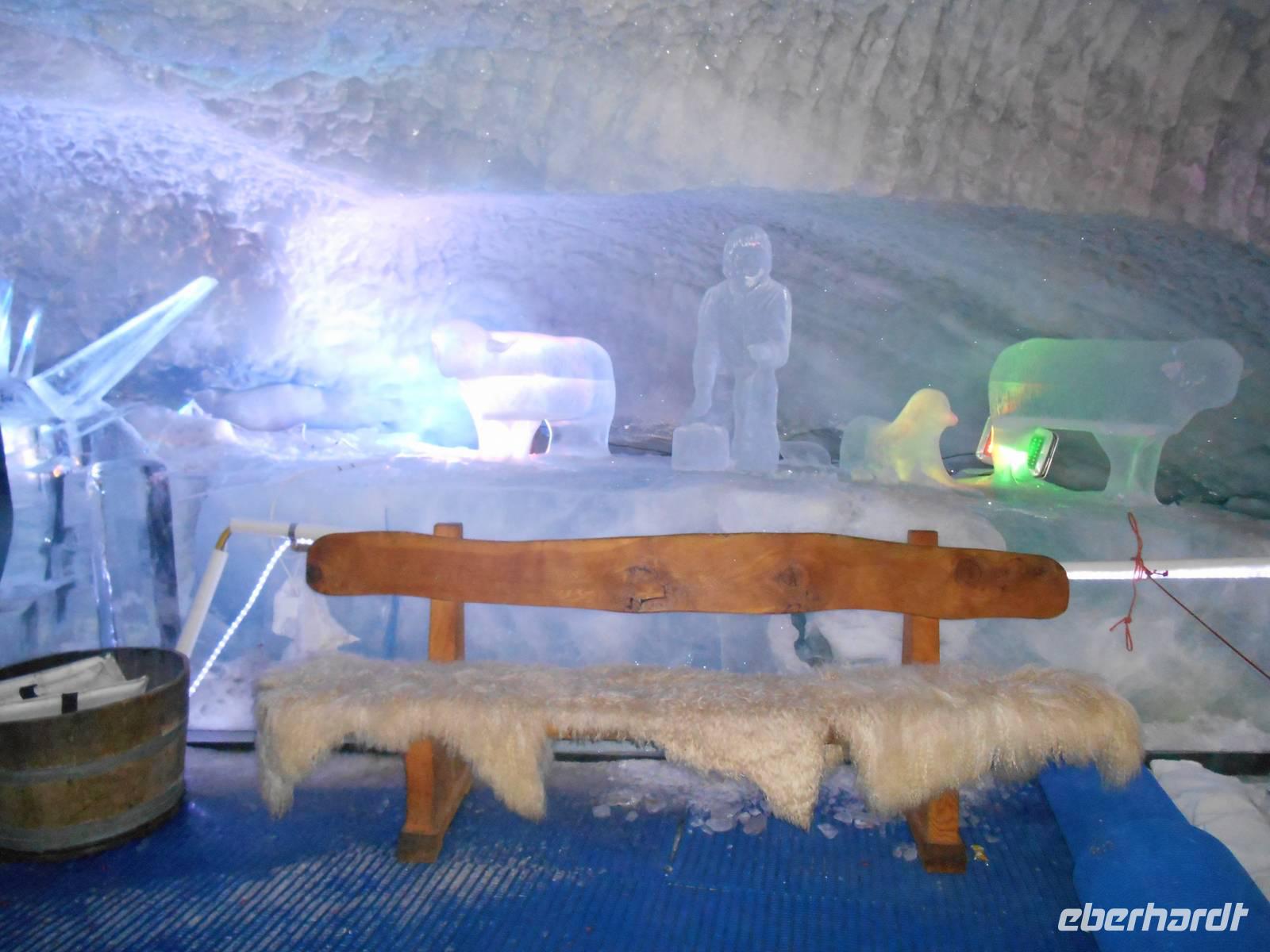 auf dem Kleinen Matterhorn ... (Gletscherpalast)