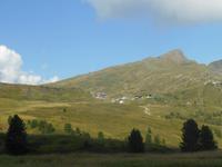 Fahrt mit der Wengernalpbahn von Grindelwald-Grund zur Kleinen Scheidegg (Blick zur Kleinen Scheidegg)
