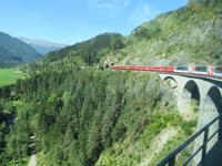 0244 Glacier-Bernina-Express- Fahrt mit dem Glacier-Express über das Landwasserviadukt