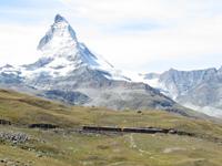 0354 Glacier-Bernina-Express- Zermatt - Gornergrat - Blick zum Matterhorn und Gornergrat-Bahn