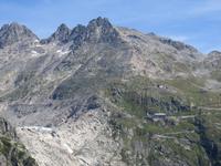 0428Glacier-Bernina-Express- Fahrt zum Grimselpass - Blick zur Furka-Pass-Straße und zum Rhone-Geltscher