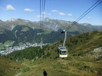 Mit der Kabinenbahn geht es weiter  hinauf