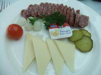 Mittags gibt es einen Älplerteller