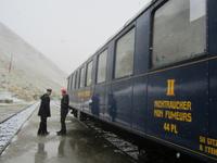 Furka Dampfbahn-Pause am Bahnhof Furka