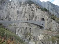 Schöllenenschlucht-Fahrt mit dem Bus-Teufelsbrücke