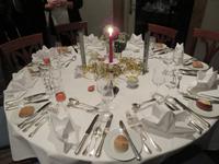124 Silvester im Berner Oberland -Silvesterfeier im Hotel an festlich gedeckten Tischen