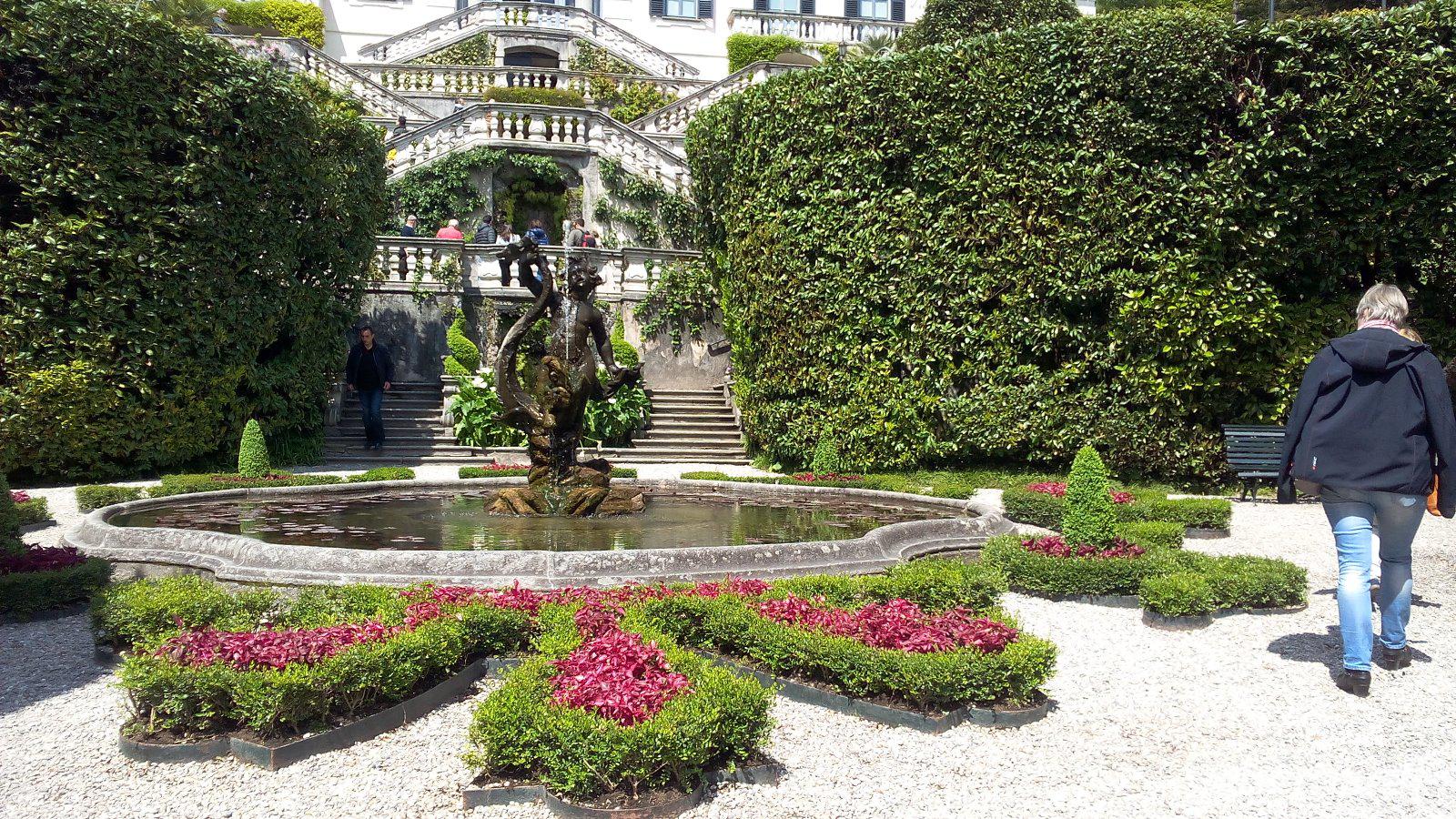 Entlang des Comer Sees und Stopp an der Villa Carlotta