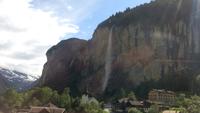 Von der Kleinen Scheidegg mit der Bahn nach Lauterbrunnen-Staubbach Wasserfall