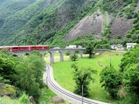 Glacier-Bernina-Reise, Fahrt mit dem Bernina-Express - Kreisviadukt bei Brusio