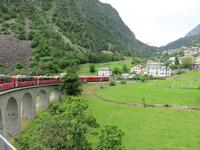 Glacier-Bernina-Reise, Fahrt mit dem Bernina-Express - Kreisviadukt bei Brusio