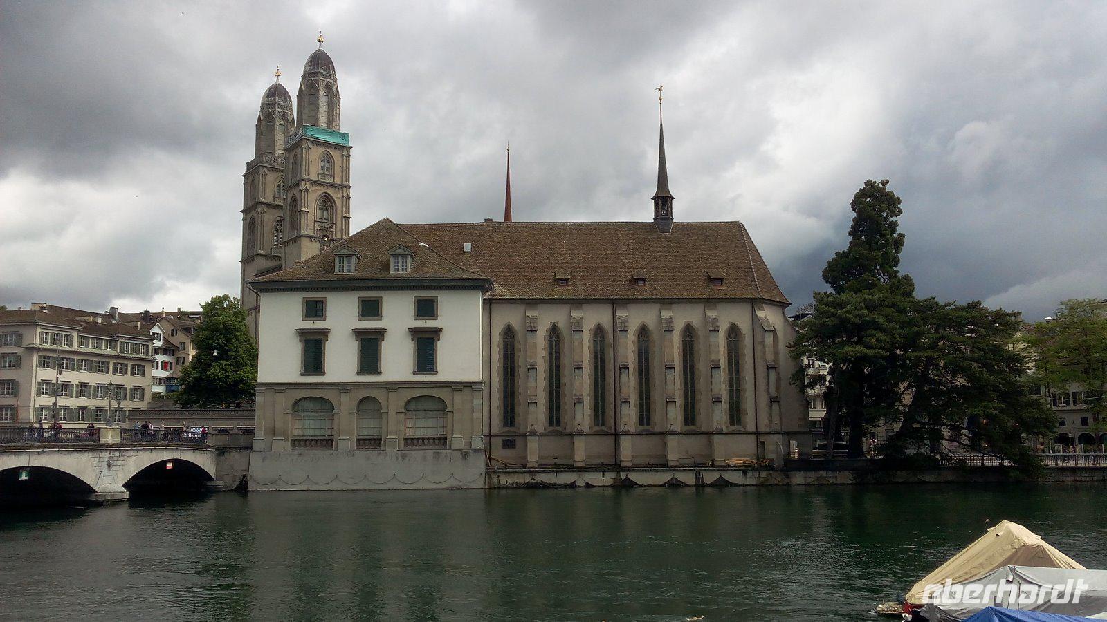 Zürich, Statführung mit Tatiana, im Hintergrund Großmünster St. Peter