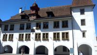 Thun, Stadtführerin mit Elsbeth Aebersold,Rathausplatz