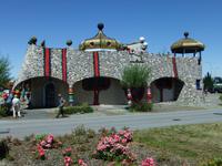 Die Hundertwasser-Markthalle in Altenrhein