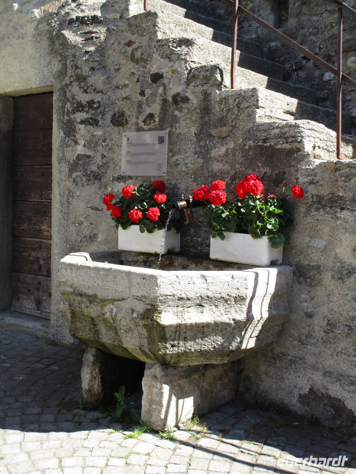 Estevayer-le-Lac. Brunnen