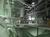 Blick nach oben im Inneren des Sendemastes