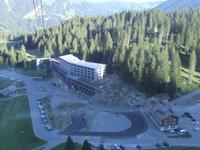 Blick nach unten auf unser Hotel