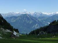 Faszinierende Ausblicke auf Höhe der Ämsigen-Alp