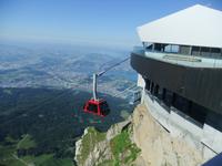 ...dann geht es mit der Seilbahn hinunter