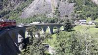 Fahrt mit dem Bernina-Express (Kreisviadukt von Brusio)