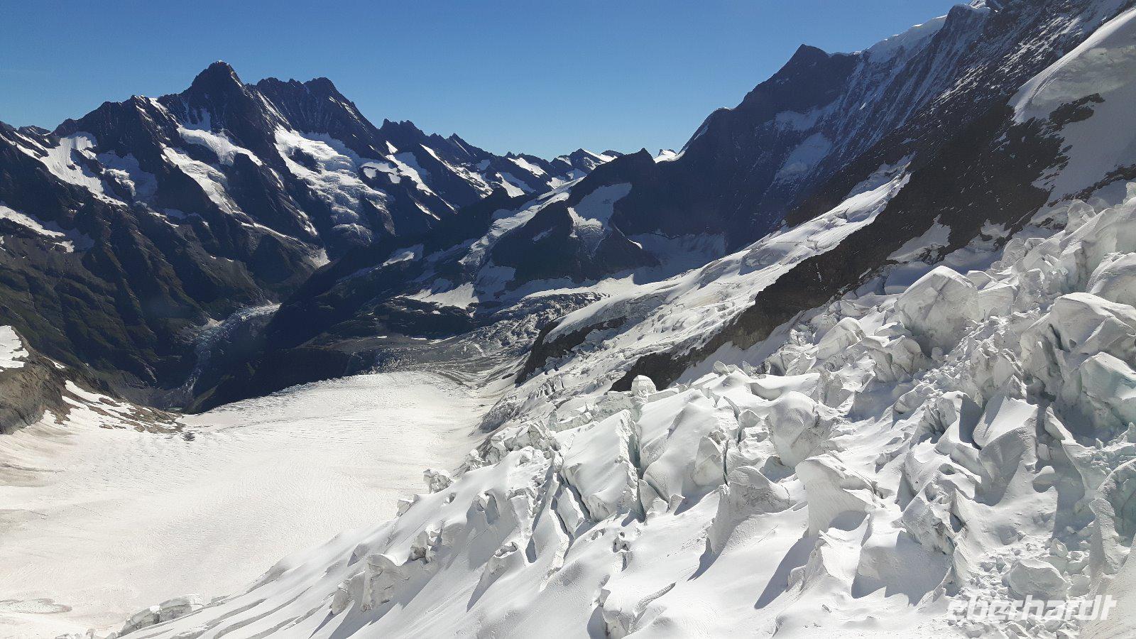 Fahrt mit der Jungfraubahn (Ausblick von der Station 