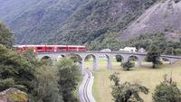 Fahrt mit dem Bernina-Express (Kreisviadukt von Brusio)